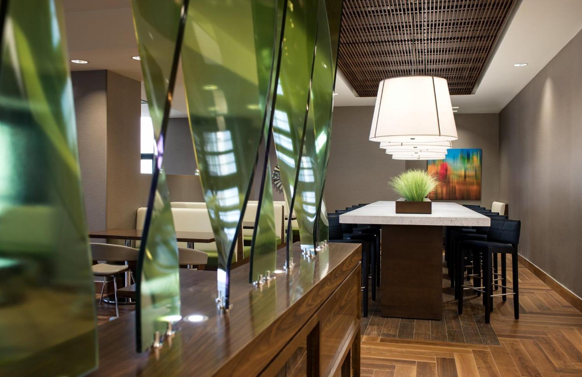 Courtyard By Marriott Calgary South Hotell Eksteriør bilde
