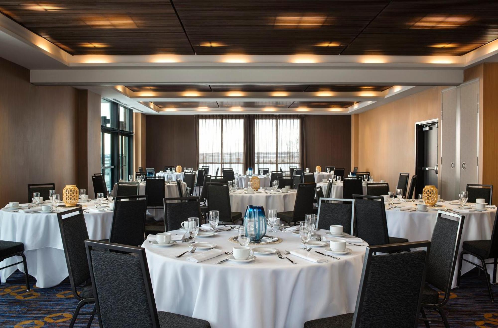 Courtyard By Marriott Calgary South Hotell Eksteriør bilde