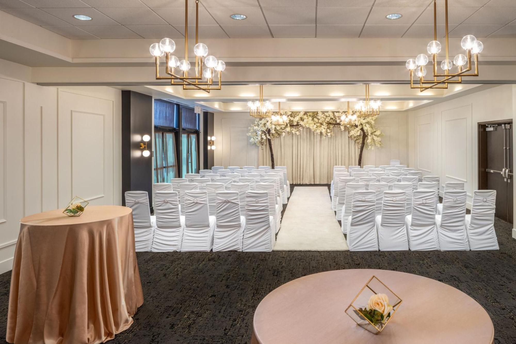 Courtyard By Marriott Calgary South Hotell Eksteriør bilde