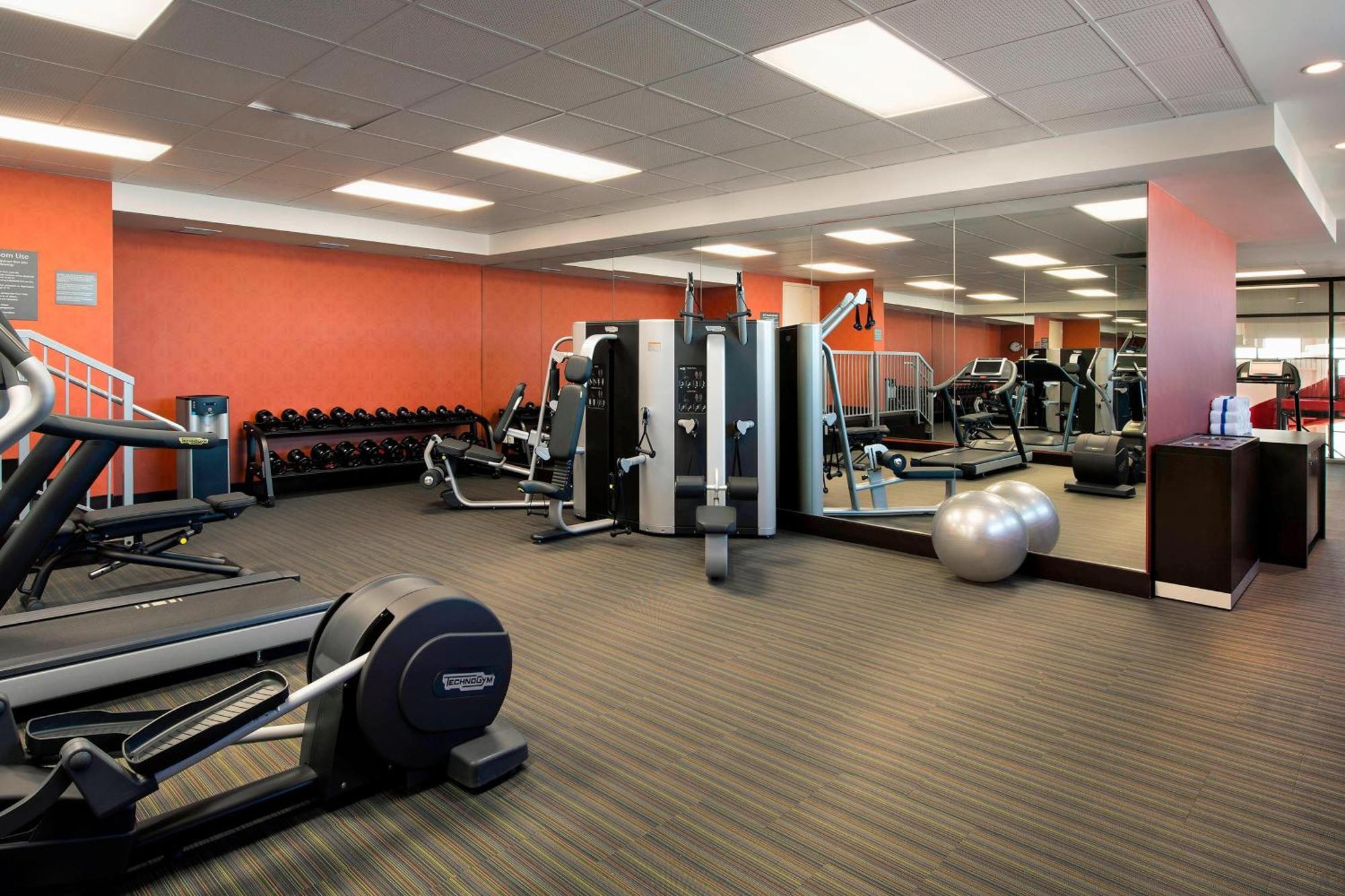 Courtyard By Marriott Calgary South Hotell Eksteriør bilde