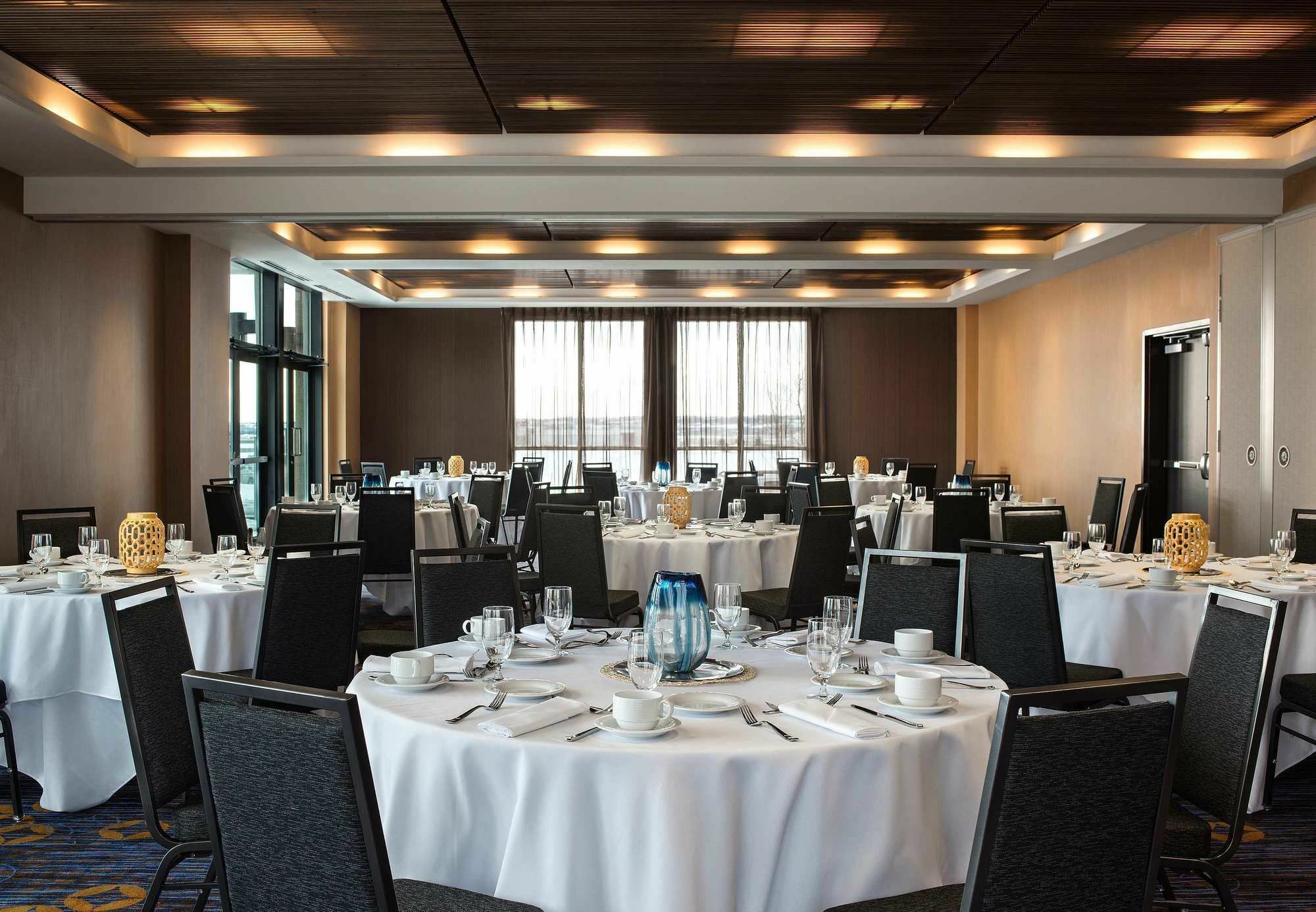 Courtyard By Marriott Calgary South Hotell Eksteriør bilde